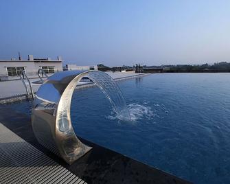 Hotel X Rajshahi - Rājshāhi - Pool