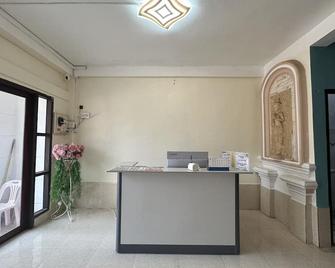 Champa Inn Hotel - Vang Vieng - Рецепція