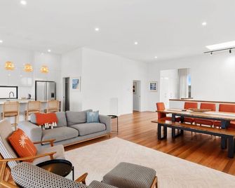 Dunes at Tomakin managed by Batemans Bay Accom - Tomakin - Living room