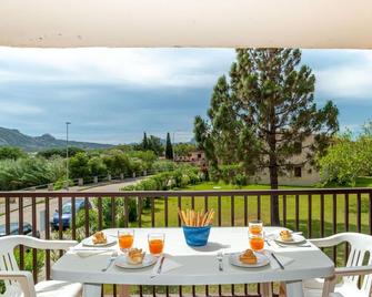 Nice apartment for 5 guests with TV, terrace and pets allowed - Arzachena - Balkon