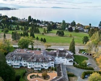 Crown Mansion Boutique Hotel & Villas - Qualicum Beach - Außenansicht