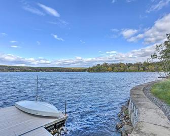 Beautiful Lakefront Retreat w/ Deck & Views! - Newton