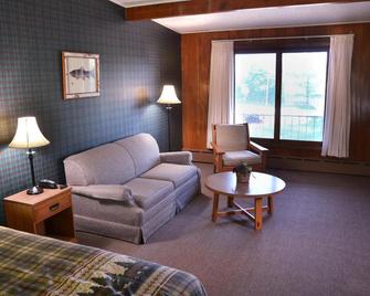 Birchwood Inn - Harbor Springs - Living room