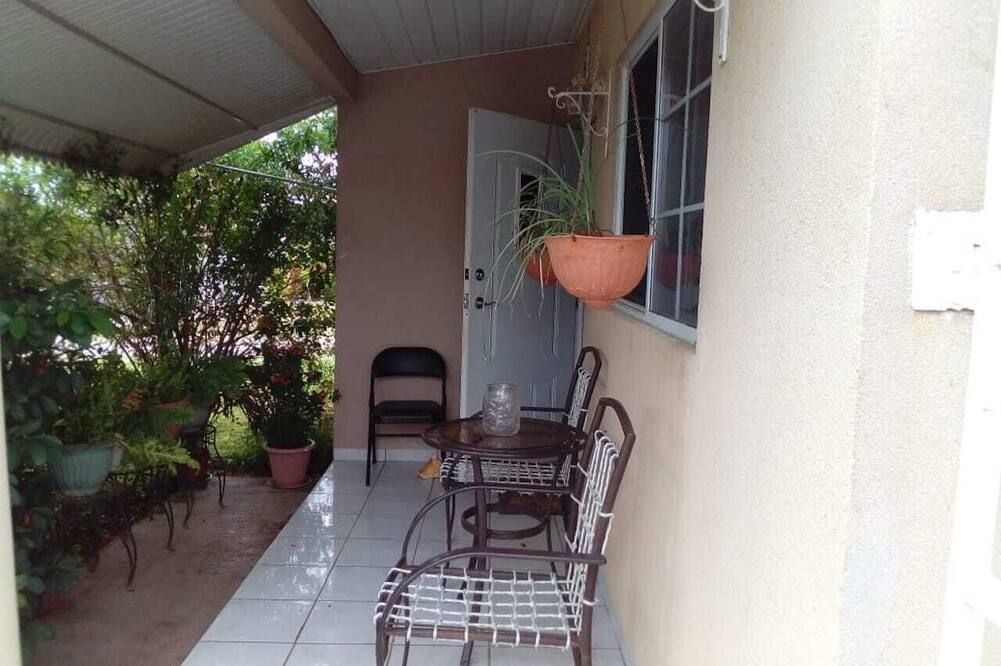 Your Quiet Retreat Away From Home - Portmore - Patio