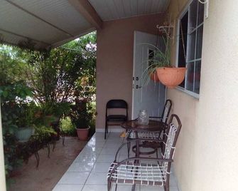 Your Quiet Retreat Away From Home - Portmore - Patio