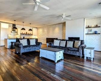 Cherry Street Luxury Apartment - Helena-West Helena - Sala de estar