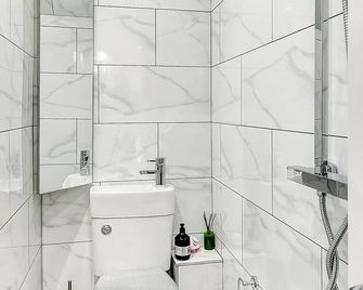 Aspen Close 4 Bedroom Retreat with Spa, Sauna and Gym - Buckingham