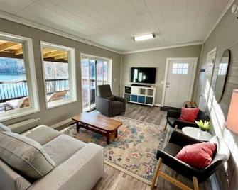 Clinch River Getaway - A lakefront retreat, just 5 minutes from grocery. - Harriman