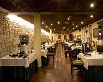 Hotel Pazo de Lestrove by Pousadas de Compostela - Padrón - Restaurant