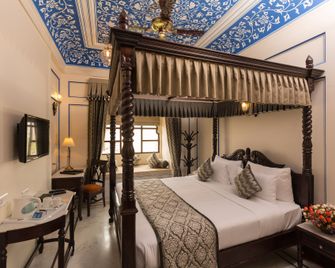 Umaid Haveli-A Heritage Style Hotel & Resort - Jaipur - Phòng ngủ