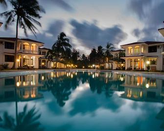 Bahari Dhow Beach Villas - Diani Beach - Piscina