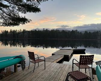 Custom house overlooking Berry Pond - Moultonborough