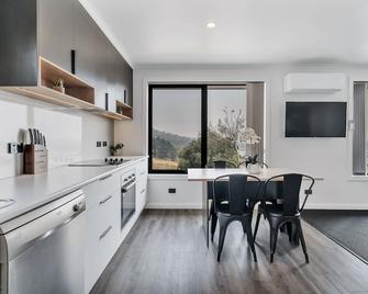 Youngtown Executive Apartments - Prospect Vale - Kitchen
