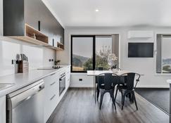 Youngtown Executive Apartments - Prospect Vale - Kitchen