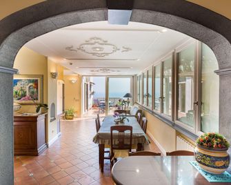 Ilary House - Positano - Restaurante