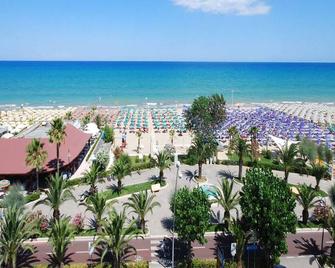 Lubar Alba Adriatica Holiday Homes - Alba Adriatica - Spiaggia