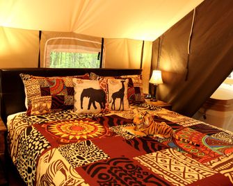 African-Themed Safari Tent for Glamping - Hico - Habitación