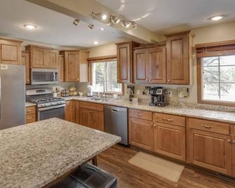 2 Masters 2 Docks, Game Room, Incredible Yard - Garrison - Cocina
