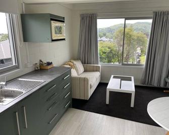 Blue Dolphin Sea Views 3 Minute Walk To Town - Raglan - Sala de estar
