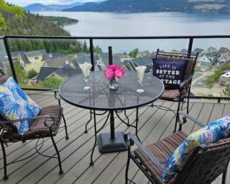 Luxury Kelowna/Lake Okanagan Cottage for Rent - Fintry - Balcony