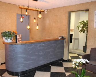 Le Moderne - Remoulins - Front desk