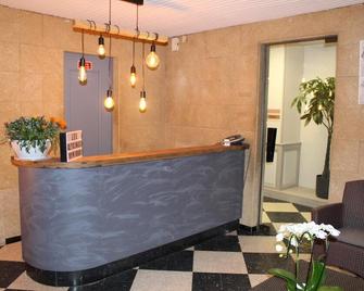 Le Moderne - Remoulins - Remoulins - Front desk