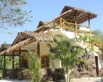 Ruen Karlae - Suan Phueng - Edificio