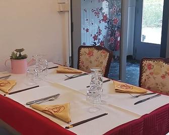 Le Saint Joseph 22 - Molitg-les-Bains - Salle à manger