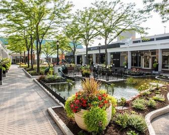 Free Parking, Balcony near Universities, NAPA, Ravinia and train to Chicago - Skokie - Patio