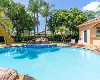 Private Villa • Pool & Waterfall - Cutler Bay - Piscina