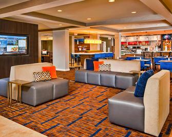 Courtyard by Marriott Frederick - פרדריק - בר