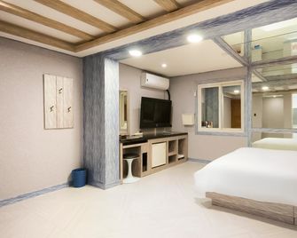 Andong Hotel Nine - Andong - Ložnice