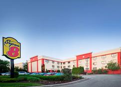 Super 8 by Wyndham Mahwah - Маува - Здание