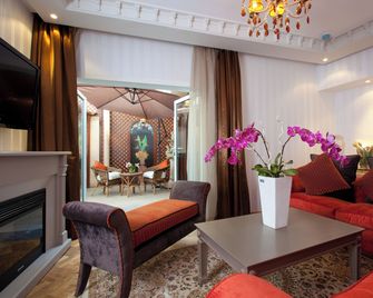 Art Palace Suites & Spa - Kazablanka - Oturma odası