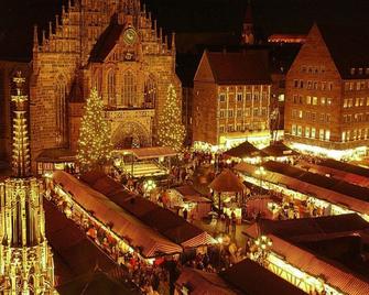 Tiptop Hotel Burgschmiet Garni - Nuremberg - Edificio