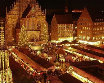 Tiptop Hotel Burgschmiet Garni - Nürnberg - Byggnad