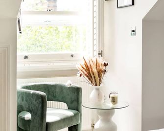 The Luxury 'Treehouse' - One bed Little Venice - London
