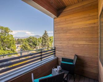 Modern condo in Downtown Bozeman w/private balcony, private parking, and AC - SOBO Urban Oasis - Bozeman - Balcony