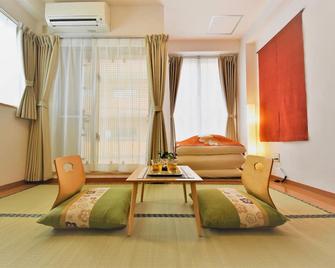 Ukishima Inn - Naha - Wohnzimmer