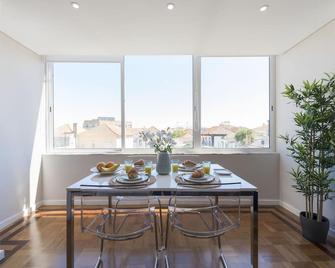Bright & Sunny Beach House - Arvore - Essbereich