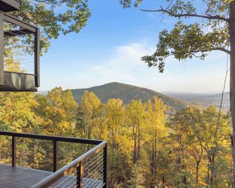 Cloudpointe Retreat Treehouse - Stanardsville - Balcony