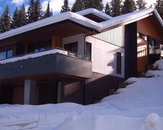Modern luxury chalet with incredible Ski in/Ski out access - Panorama - Building