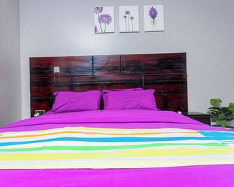 The Den Soroti Purple - Soroti