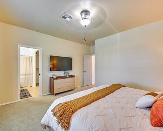 Pet-Friendly Yuma Home w/ Private Yard & Pool! - Yuma - Bedroom