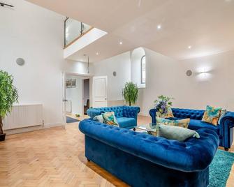 5 bedroom accommodation in Rossendale - Rossendale - Living room