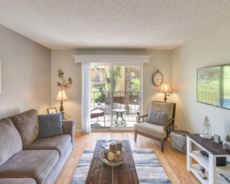 Walk to Lake, Dining and Shops Lake Havasu Condo - Lake Havasu City