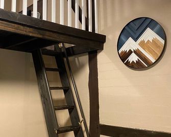 Cozy Mountain-Side Condo #10 at Greek Peak - Cortland - Stairs