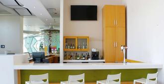 Hampton Inn & Suites by Hilton Aguascalientes Airport - Aguascalientes