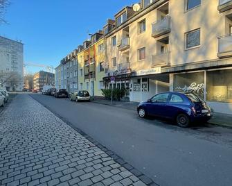 Centralsuites Duisburg - Shower, Livingroom & Wifi - Duisburg