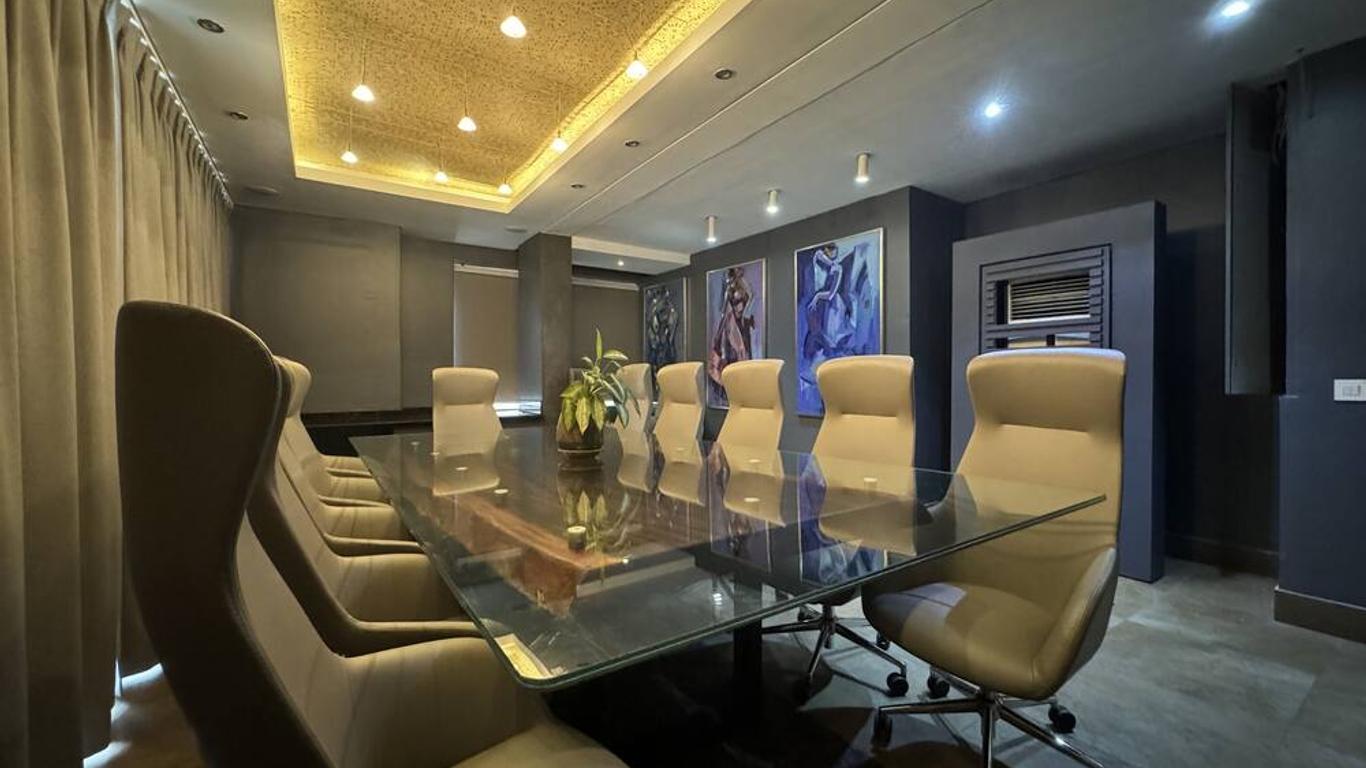 Roots Apartment Hotel